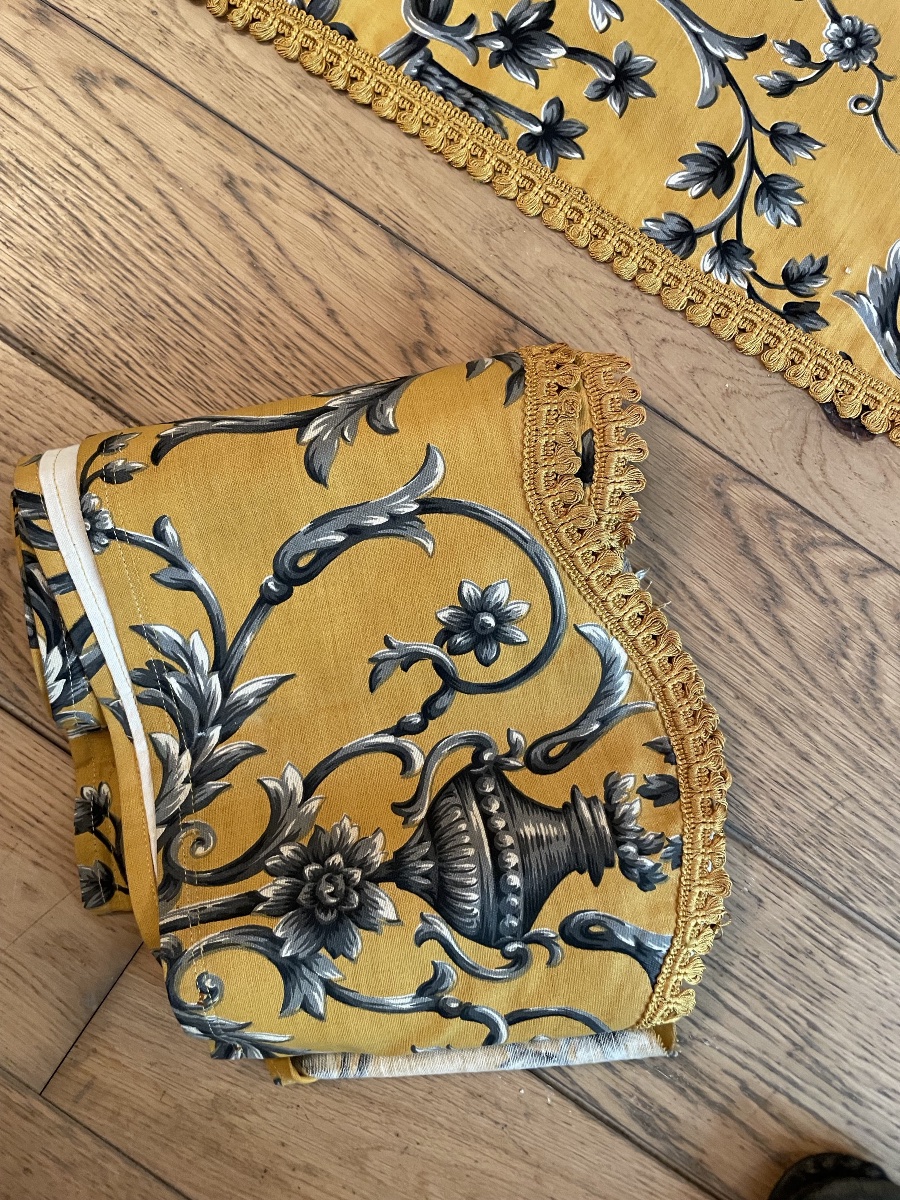 La paire de rideaux de style Louis XVI et cantonnière -photo-7