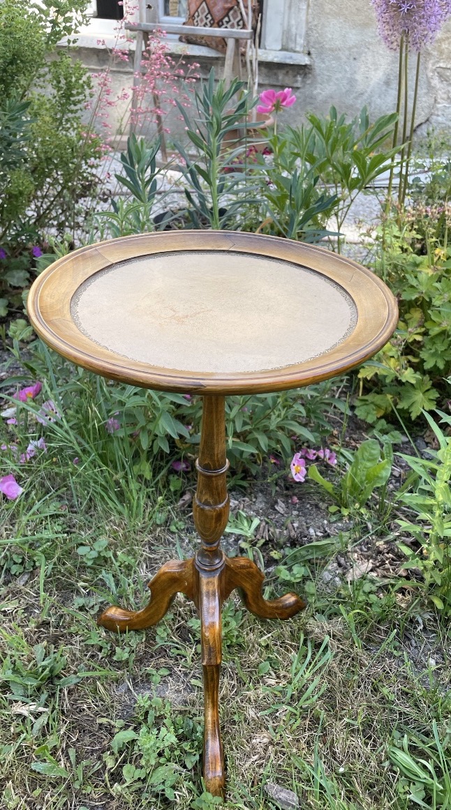 Small Pedestal Table, End Of Sofa, Coffee Table