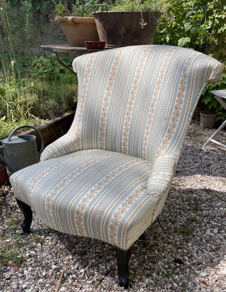Fauteuil crapaud recouvert d’un lampas bleuté, Napoléon III 