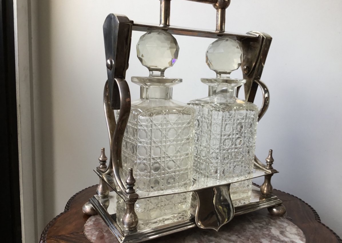 CAVE À LIQUEUR EN MÉTAL ARGENTÉ ET CRISTAL BACCARAT-photo-1