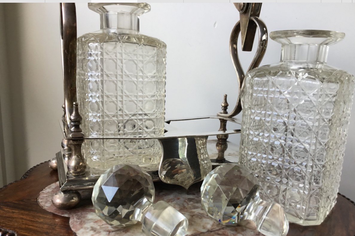 CAVE À LIQUEUR EN MÉTAL ARGENTÉ ET CRISTAL BACCARAT-photo-5