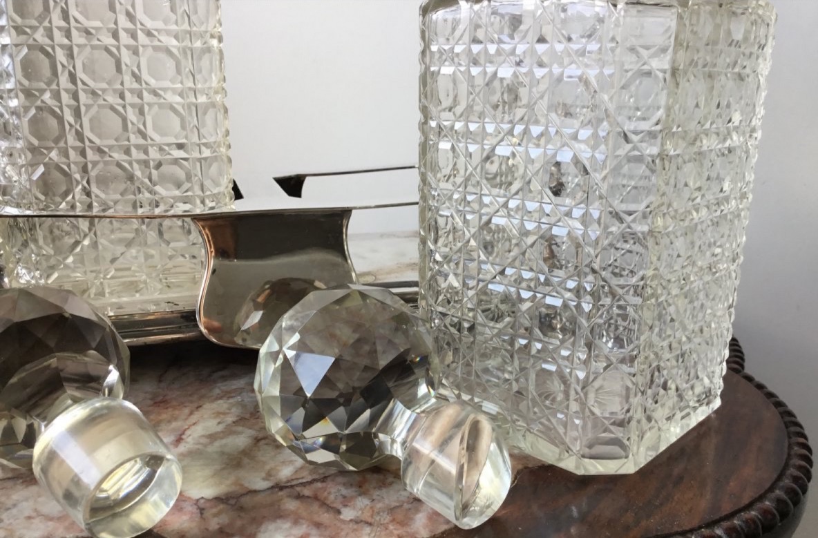 CAVE À LIQUEUR EN MÉTAL ARGENTÉ ET CRISTAL BACCARAT-photo-7