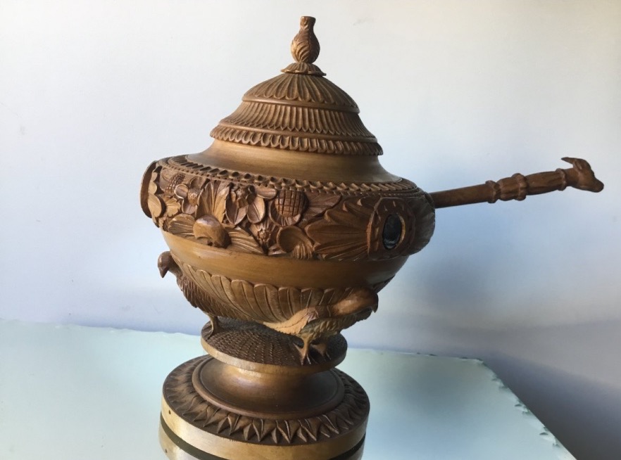 POT COUVERT EN BOIS SCULPTÉ ET SA CUILLÈRE-photo-2