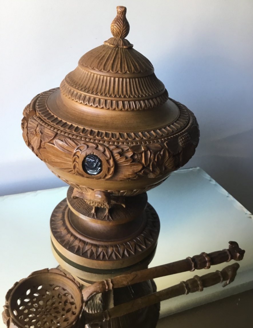 POT COUVERT EN BOIS SCULPTÉ ET SA CUILLÈRE-photo-3