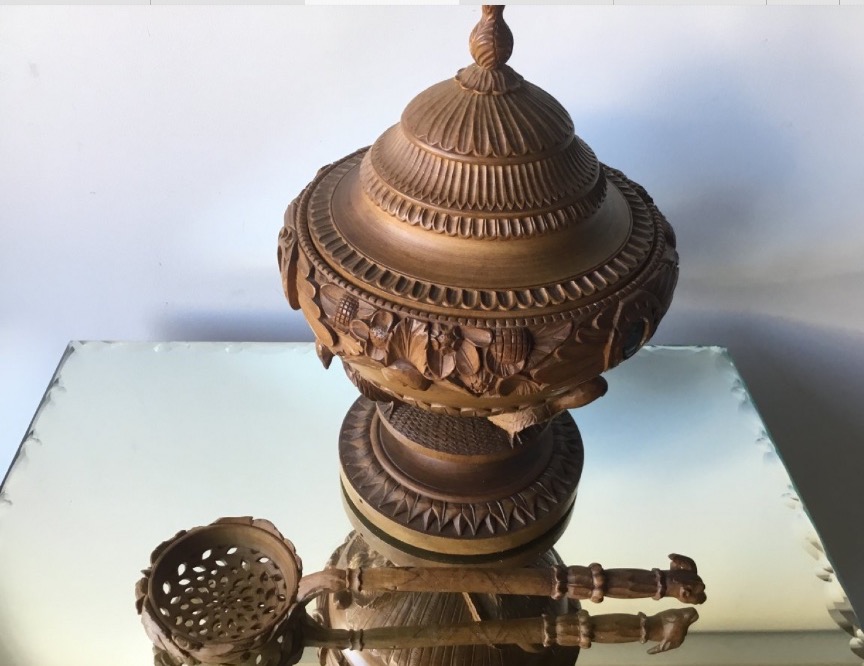 POT COUVERT EN BOIS SCULPTÉ ET SA CUILLÈRE-photo-2