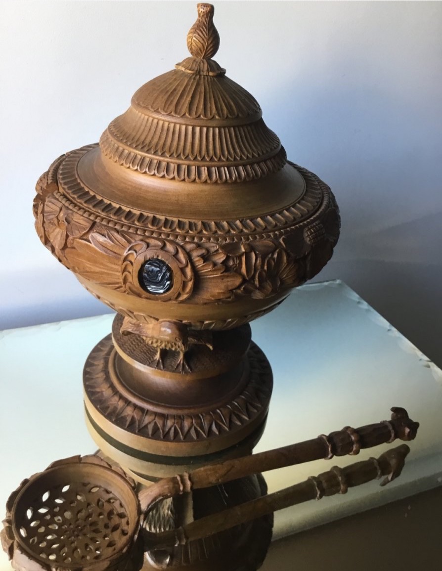 POT COUVERT EN BOIS SCULPTÉ ET SA CUILLÈRE-photo-3
