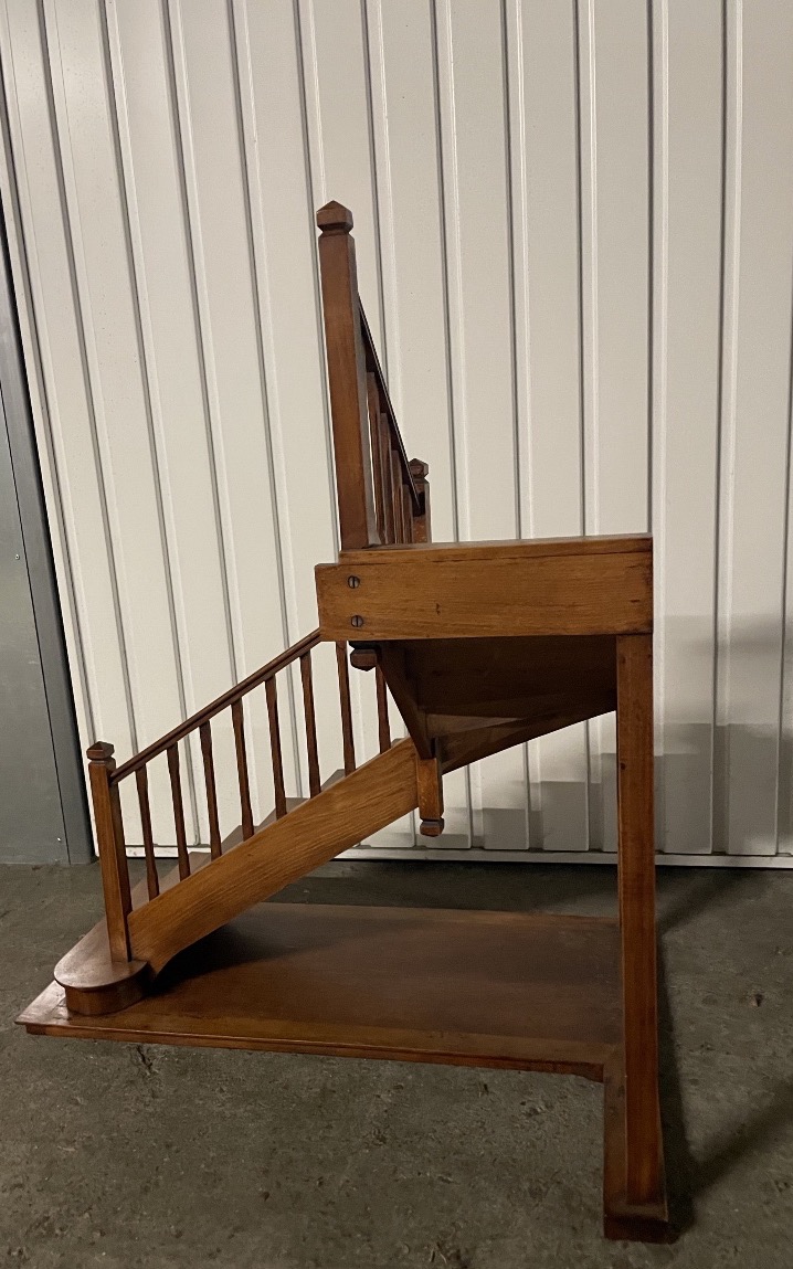 Escalier de maîtrise  en noyer blond , XIXème -photo-5