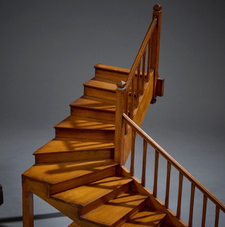 Escalier de maîtrise  en noyer blond , XIXème 