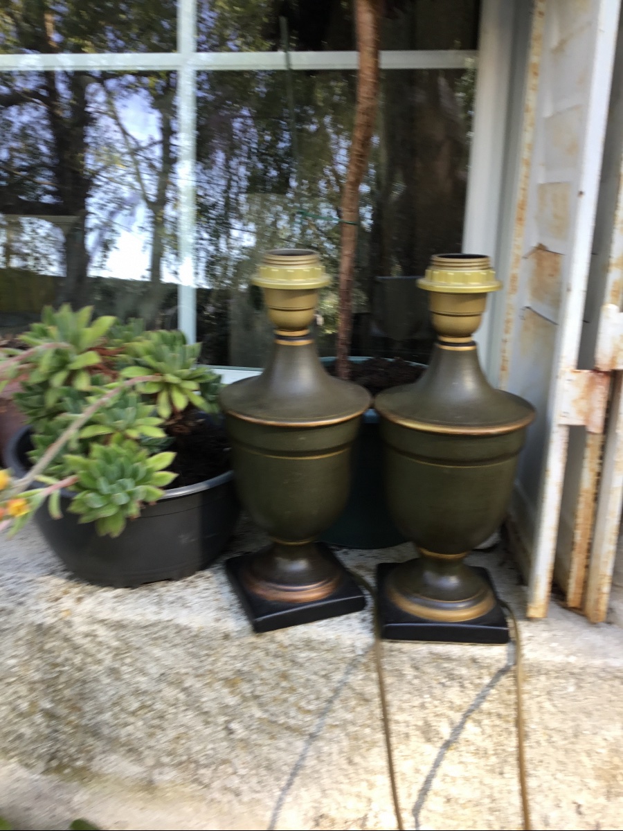 La paire de petites lampes en tôle verte et liseret doré -photo-2