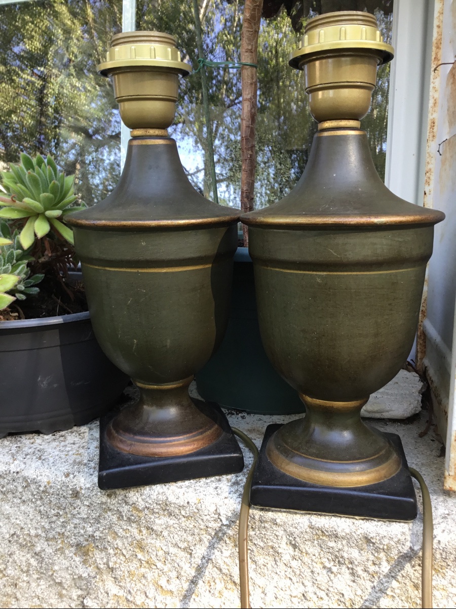 La paire de petites lampes en tôle verte et liseret doré 