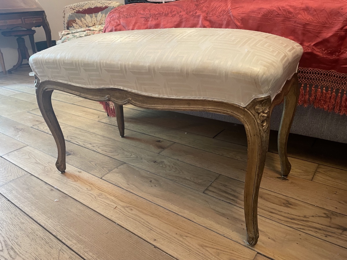 Banquette dorée  bout de lit de style Louis XV