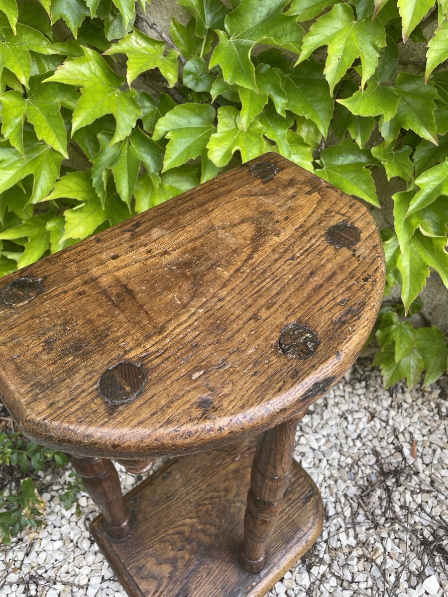 Oak Chorus Stool With 3 Fluted Columns-photo-3