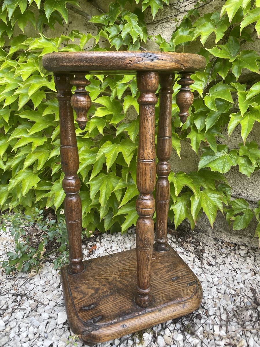 Oak Chorus Stool With 3 Fluted Columns-photo-8