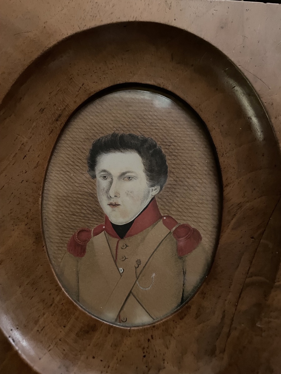 A 19th-century Oval Miniature Depicting A French Military Officer In Uniform-photo-2