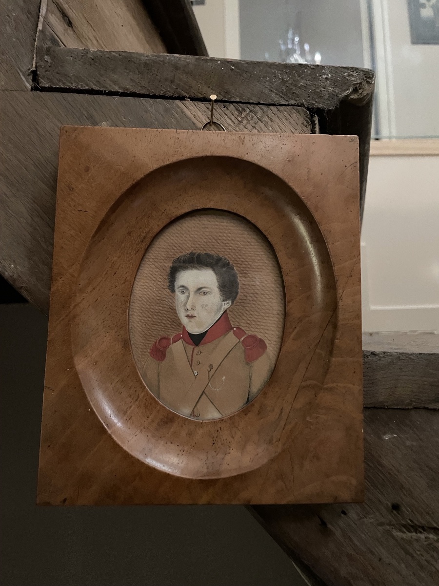 A 19th-century Oval Miniature Depicting A French Military Officer In Uniform-photo-1