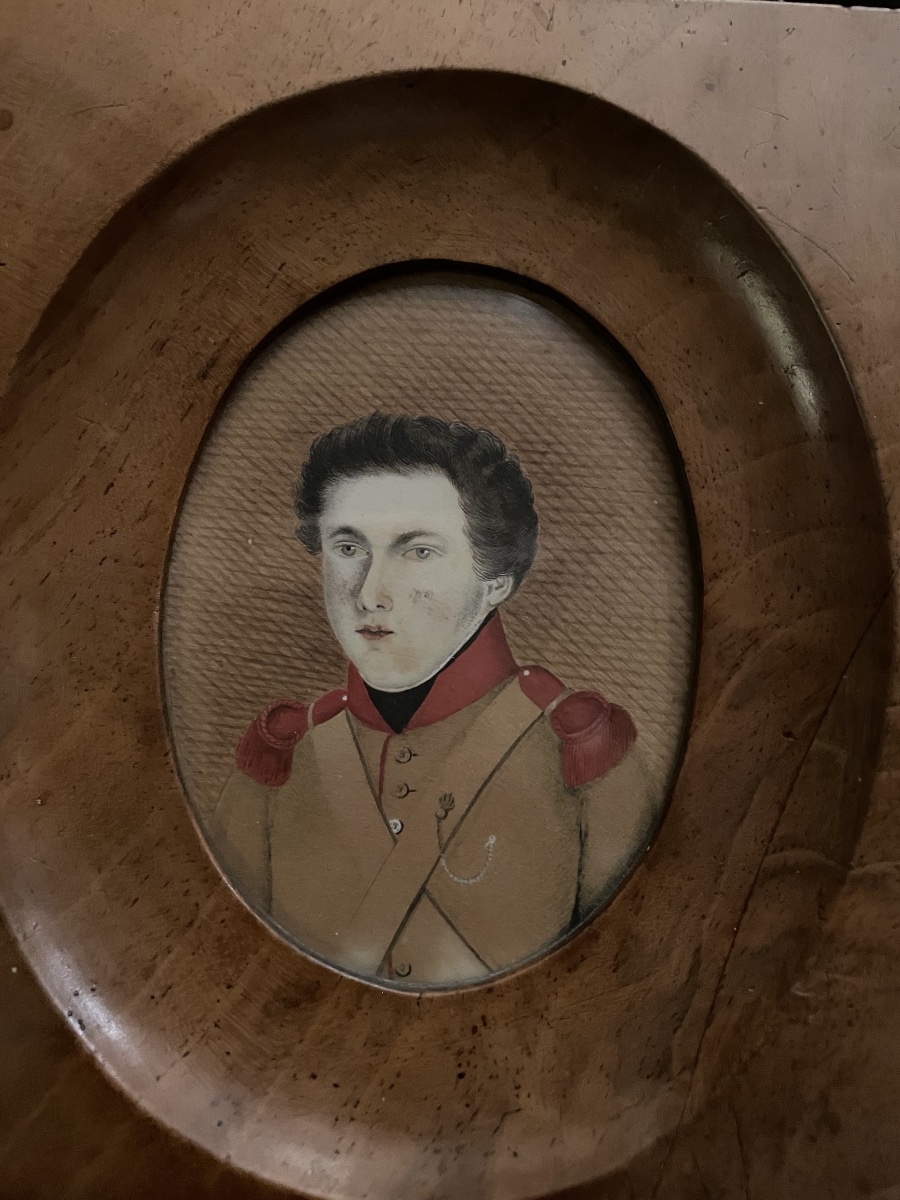 A 19th-century Oval Miniature Depicting A French Military Officer In Uniform-photo-2