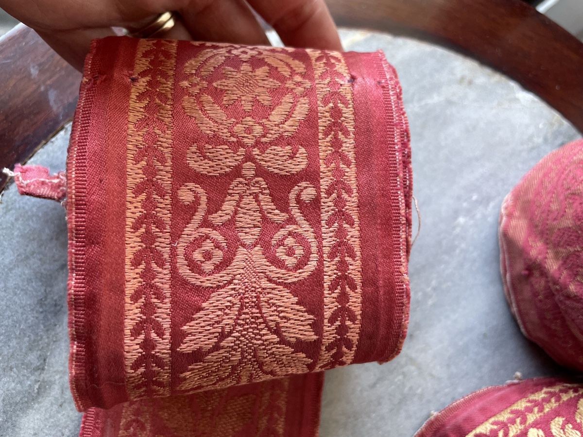 The Two Rolls Of Gold And Tone-on-tone Braid -photo-2