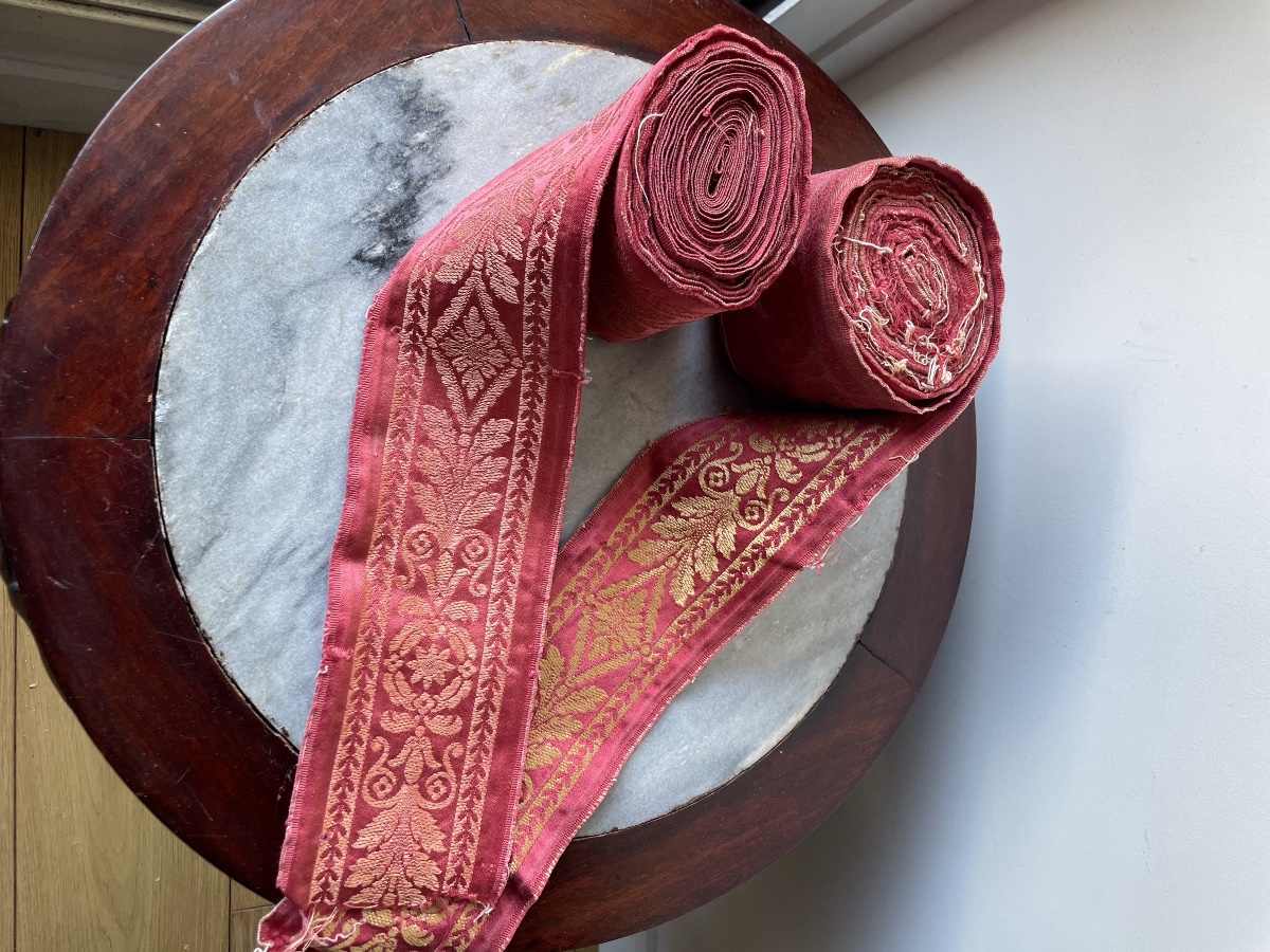 The Two Rolls Of Gold And Tone-on-tone Braid -photo-7