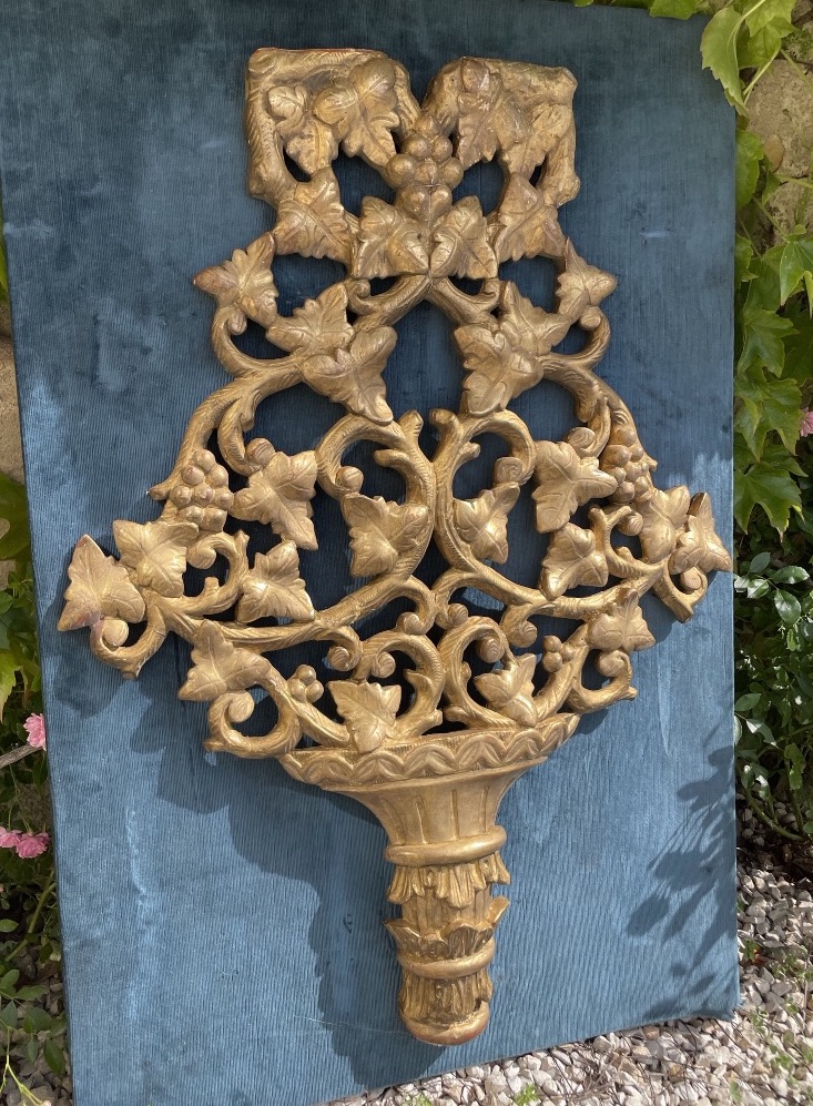 Imposant décor en bois doré du XVIIÈME 95,5 cm