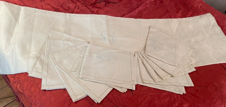 NAPPE ET SES 12 SERVIETTES EN LIN DAMASSÉ – MONOGRAMME Y B -photo-3
