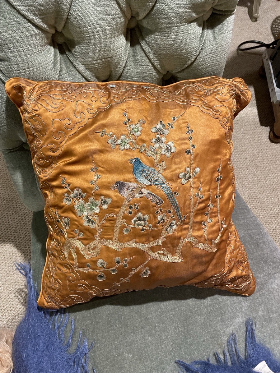 Petit coussin en soie brodée  , Chine -photo-1