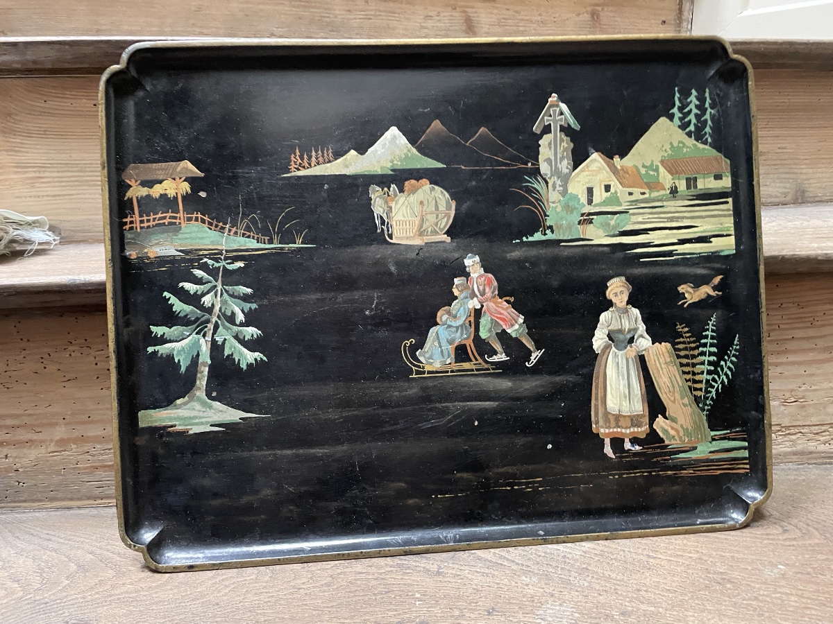 Boiled Cardboard Tray With A Scene Of Ice Skaters -photo-3