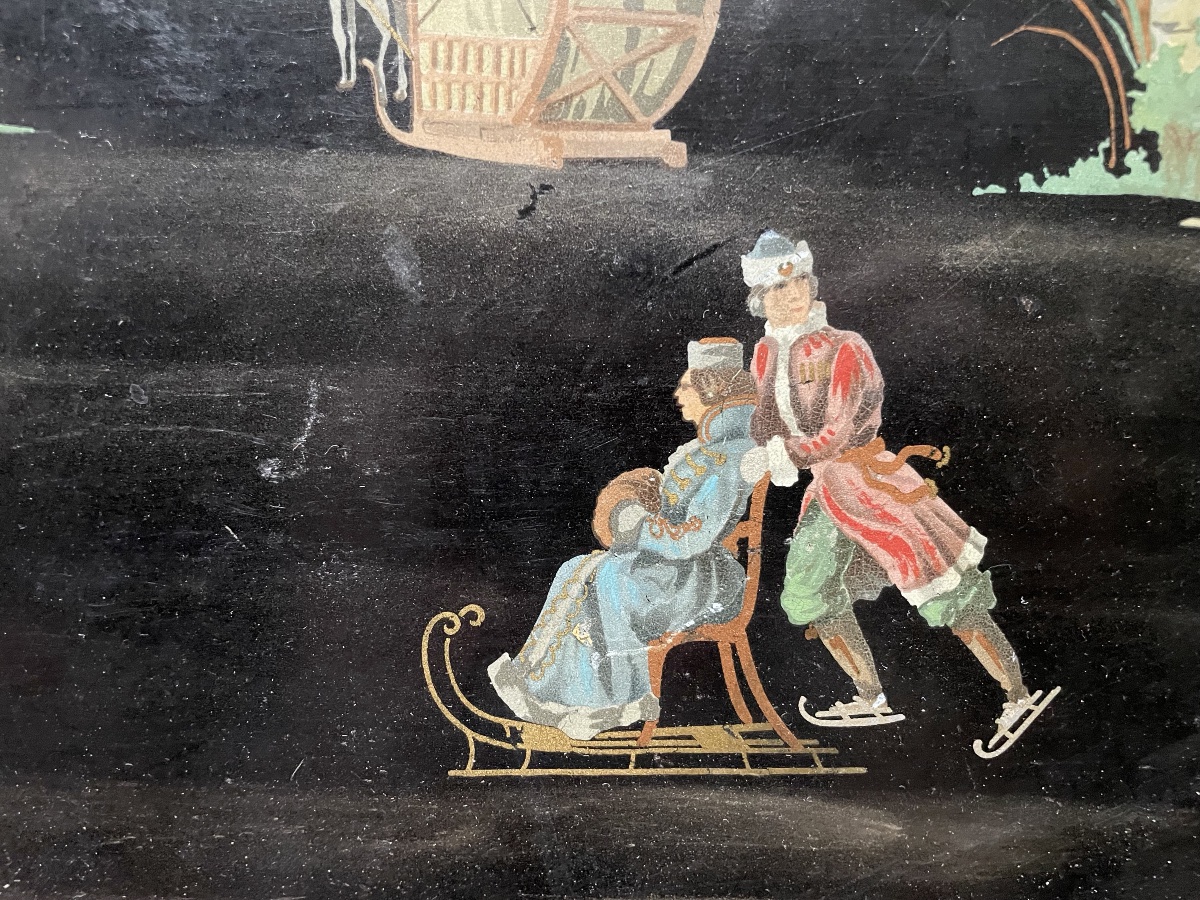 Boiled Cardboard Tray With A Scene Of Ice Skaters -photo-1