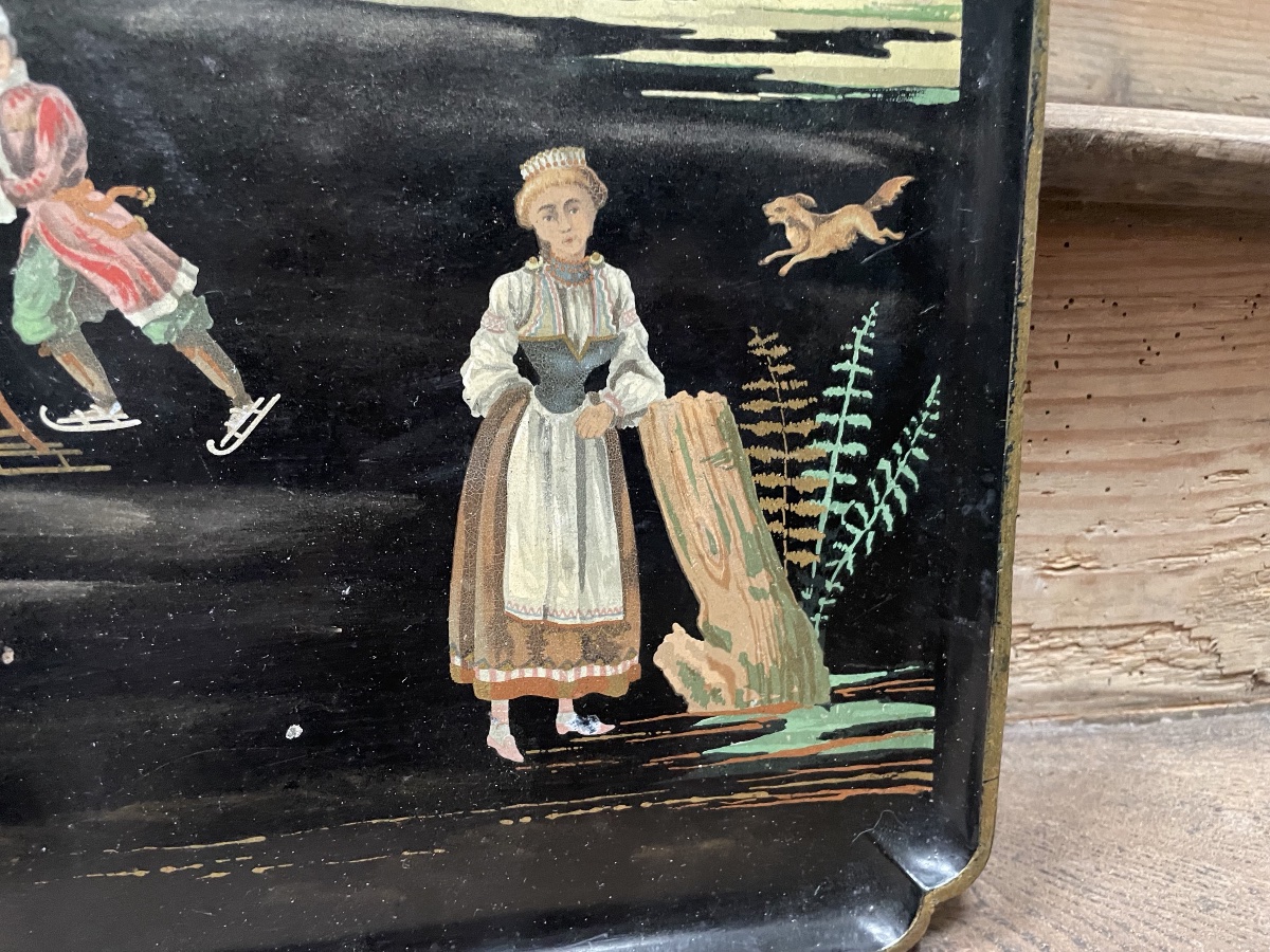 Boiled Cardboard Tray With A Scene Of Ice Skaters -photo-4