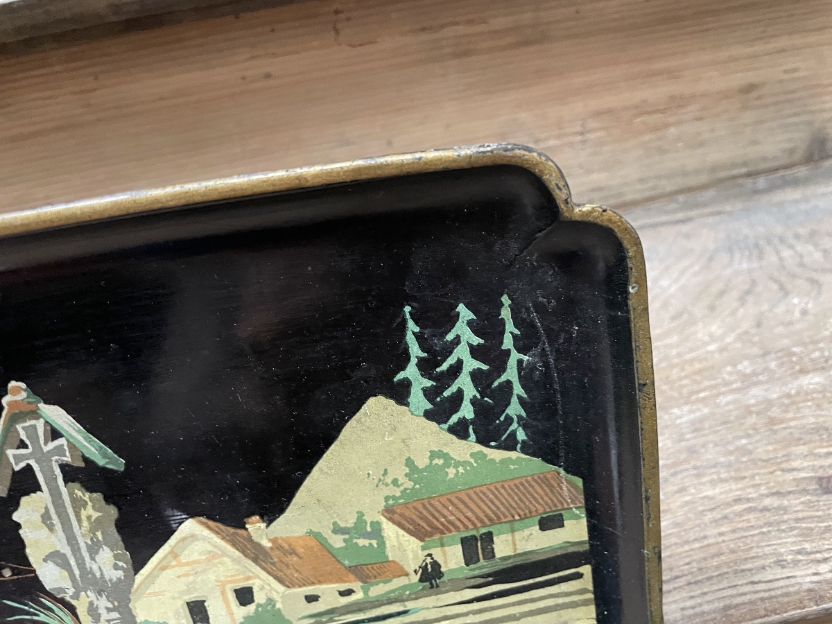 Boiled Cardboard Tray With A Scene Of Ice Skaters -photo-7
