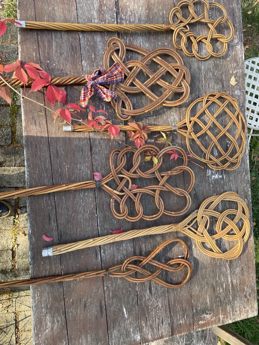 La collection de 6 battoirs anciens en osier -photo-4