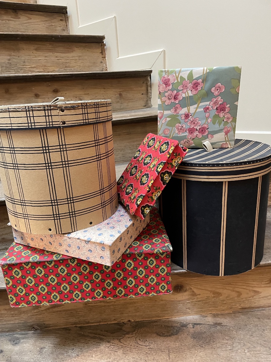 The Set Of Fabric And Cardboard Boxes -photo-1