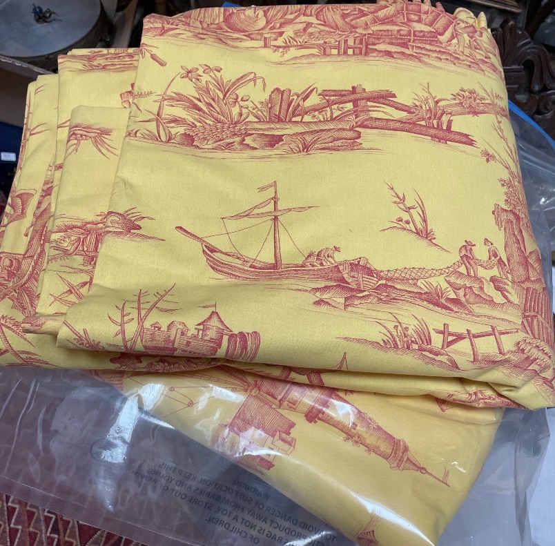 La paire de double rideaux toile de jouy au fond jaune vif-photo-3