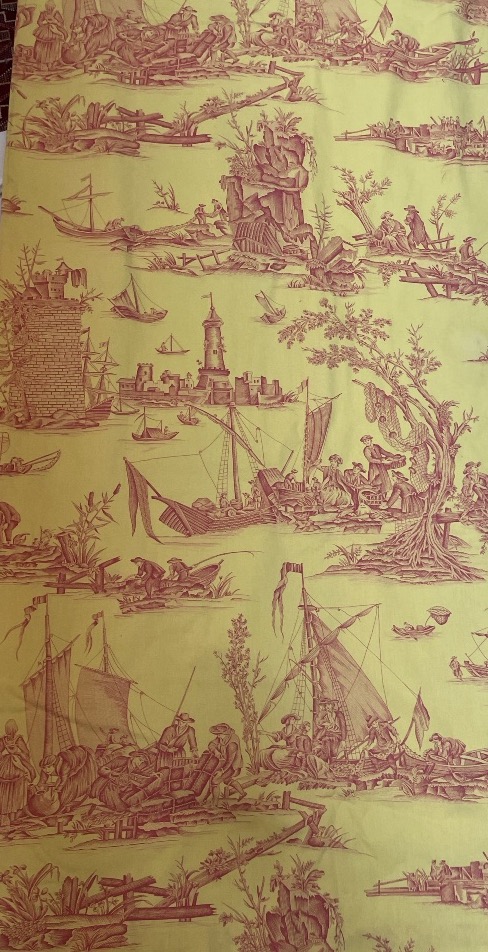 La paire de double rideaux toile de jouy au fond jaune vif