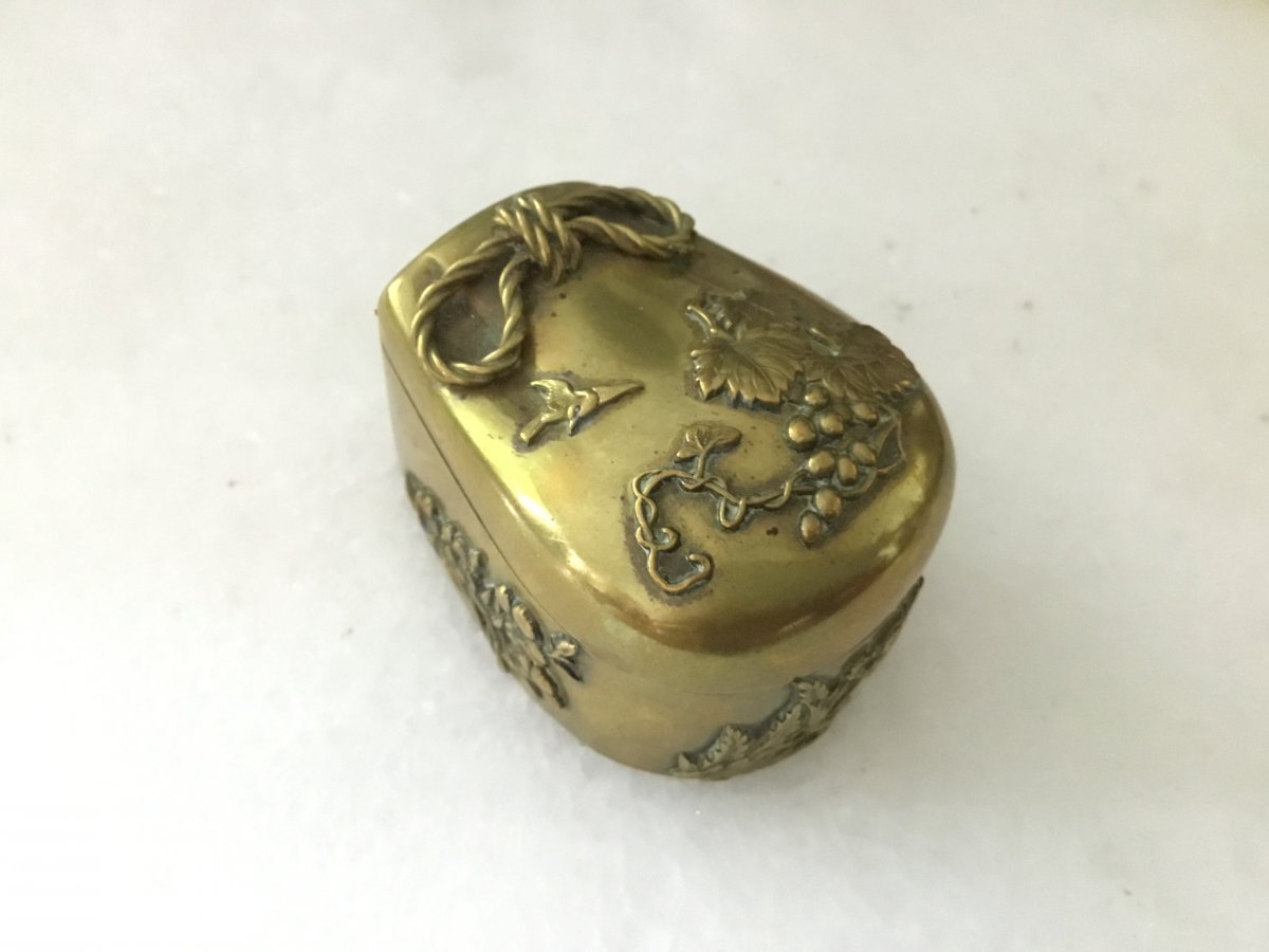 Boite à Pilules En Laiton Doré, Japon, époque Edo