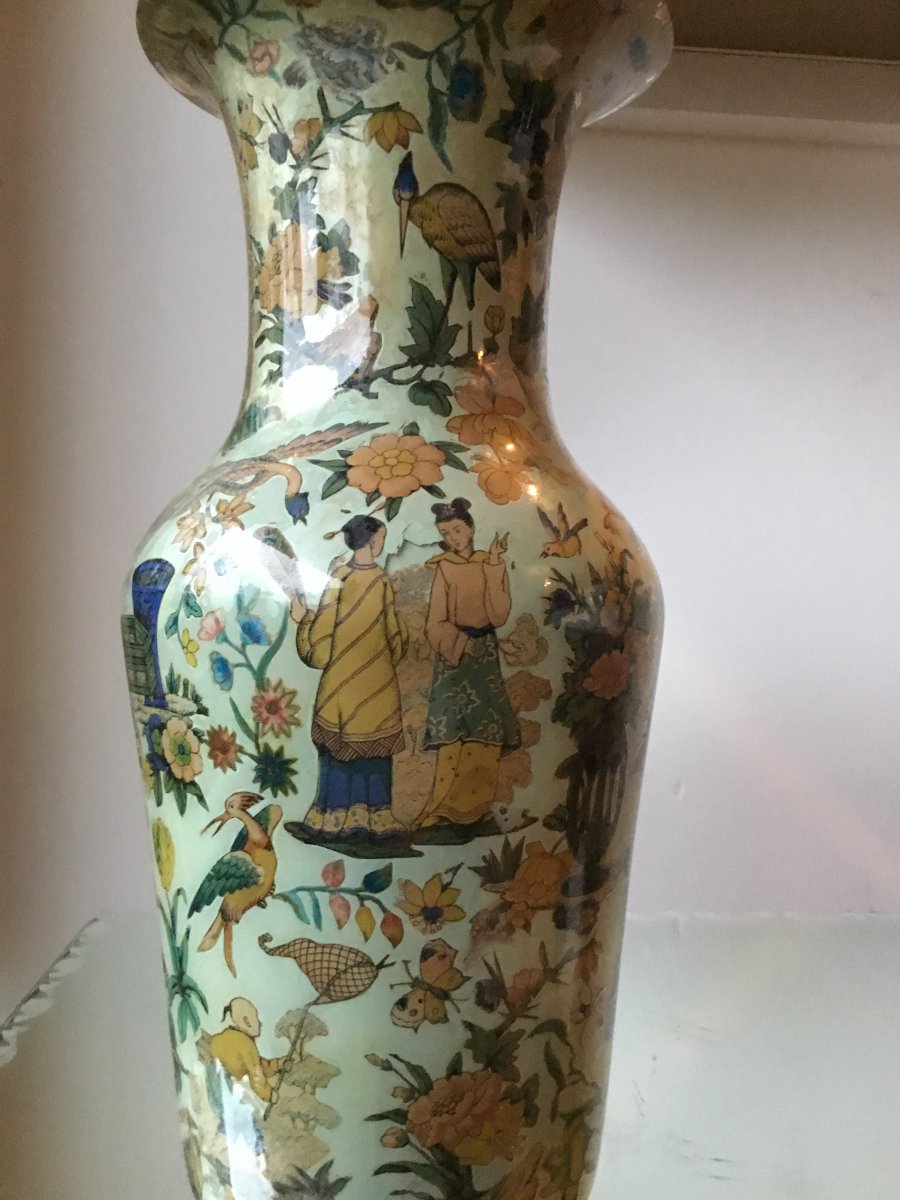 Vase En Verre Soufflé , Décor Aux Chinois