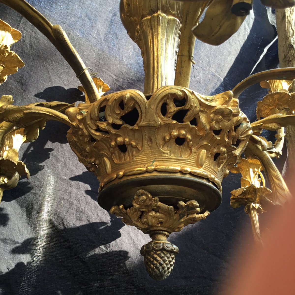 Important Lustre Fleurs En Bronze Doré , à 12 Lumières -photo-3