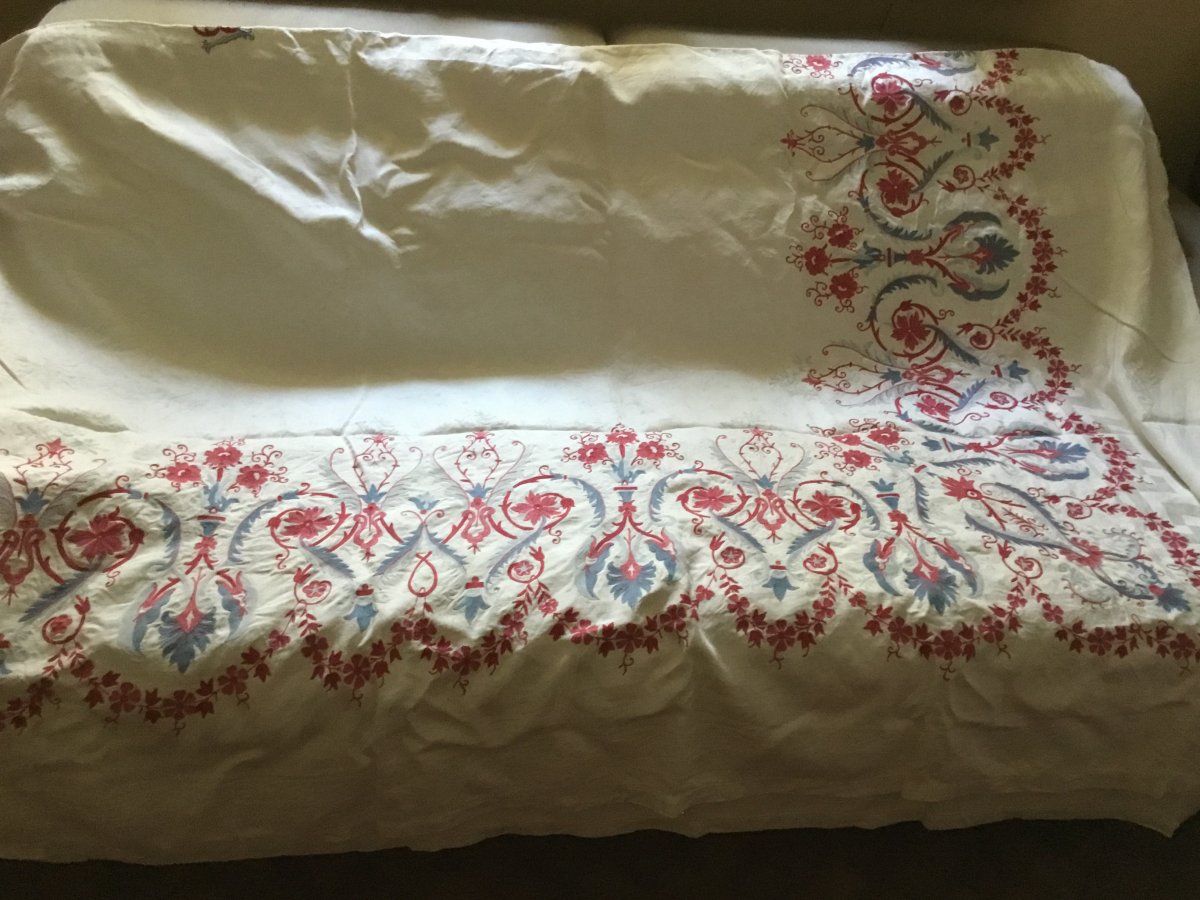 Overdecorated Damask Tablecloth With Embroidery-photo-5