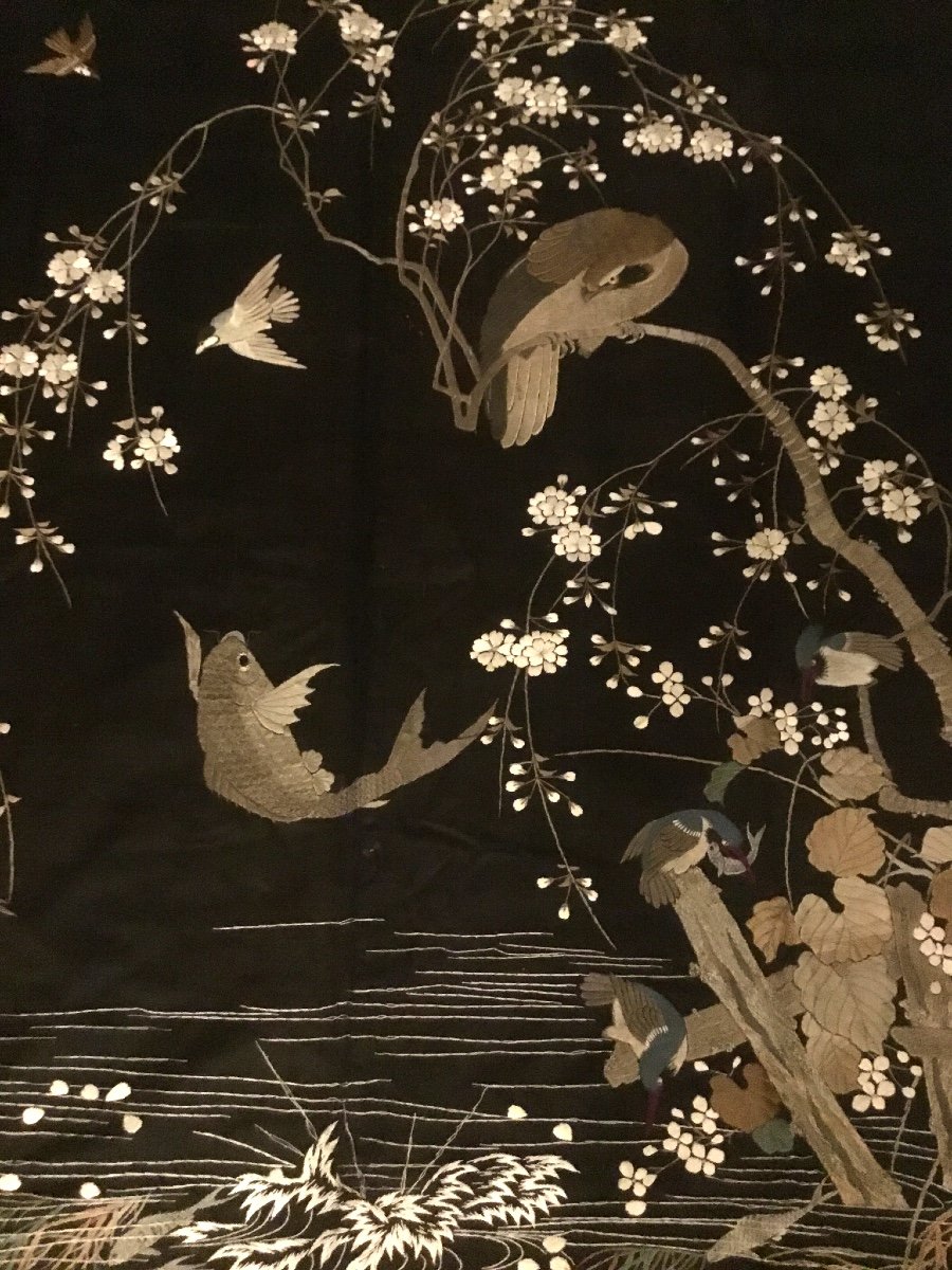 Très Grande Broderie Japonaise Naturaliste D’époque Art Nouveau 