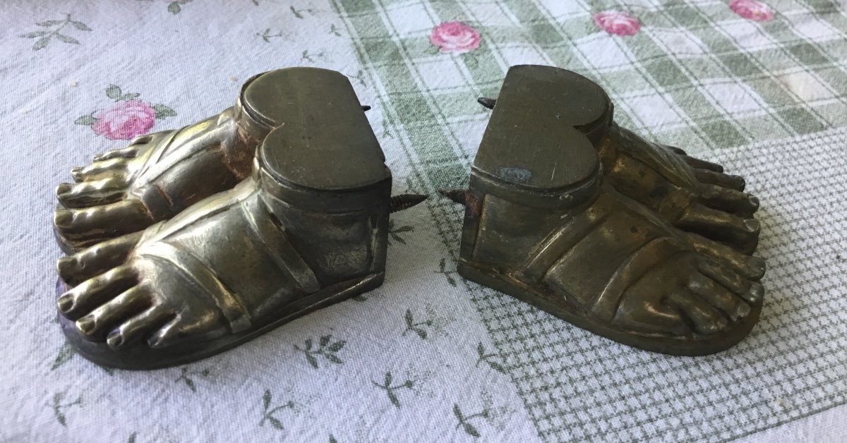 The Pair Of Feet With Sandals, XIXth-photo-2