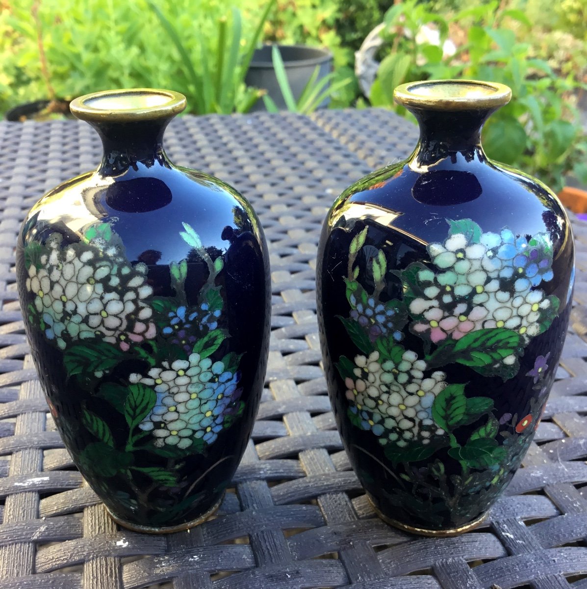 Paire De Vases Japonais Miniatures Aux Hortensias 