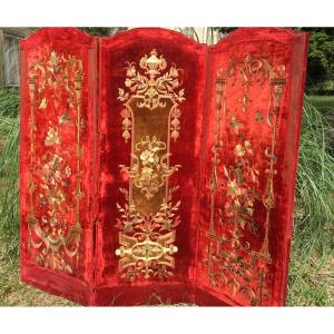 Screen Three Leaves In Red Velvet With Embroidered Decor