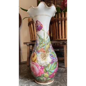 Floral Vase In Porcelain From The Restoration Period.