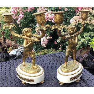 PAIRE DE CANDÉLABRES AUX PUTTI D’ÉPOQUE NAPOLÉON III