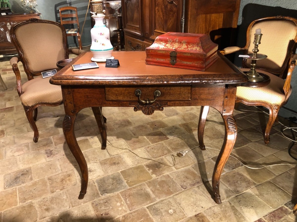 Table à Jeux - Porte-bougeoirs En Noyer - Lyon époque Régence 
