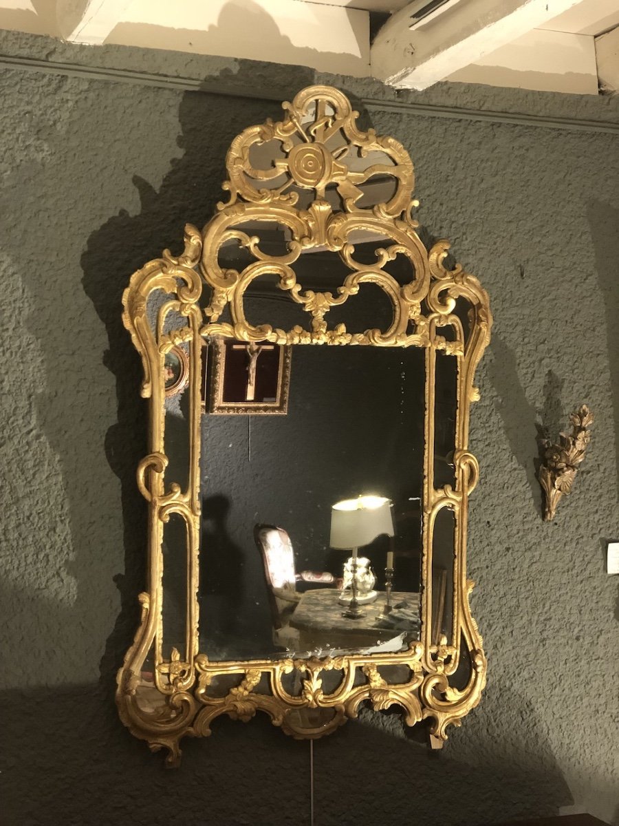 Regency Mirror With Pare-closes In Carved And Gilded Wood XVIII Eme