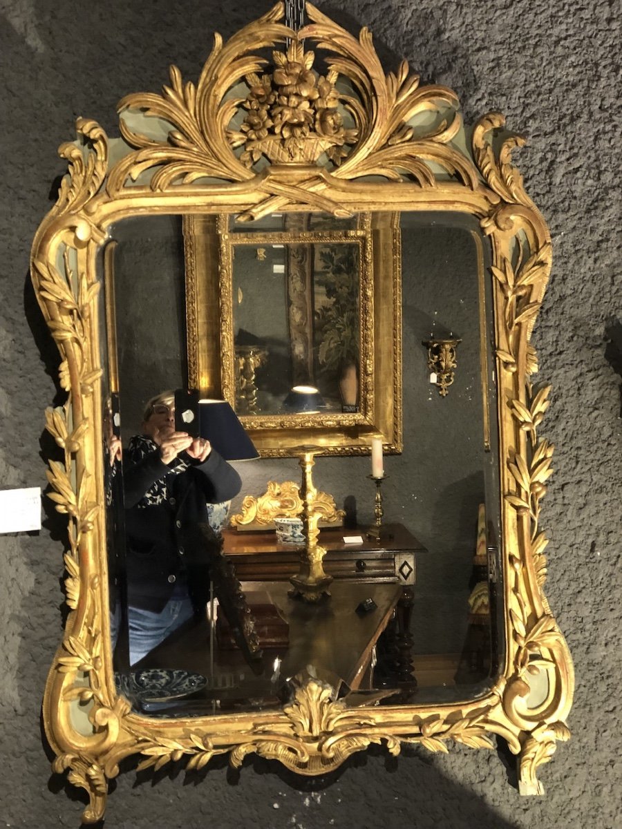 Grand Miroir En Bois Sculpté Et Doré,  Provençal , d’Epoque XVIII éme siècle 