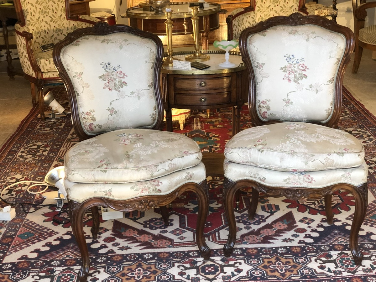 Paire de chaises Louis XV estampillées Pierre Nogaret reçu Maître  à Lyon en 1745
