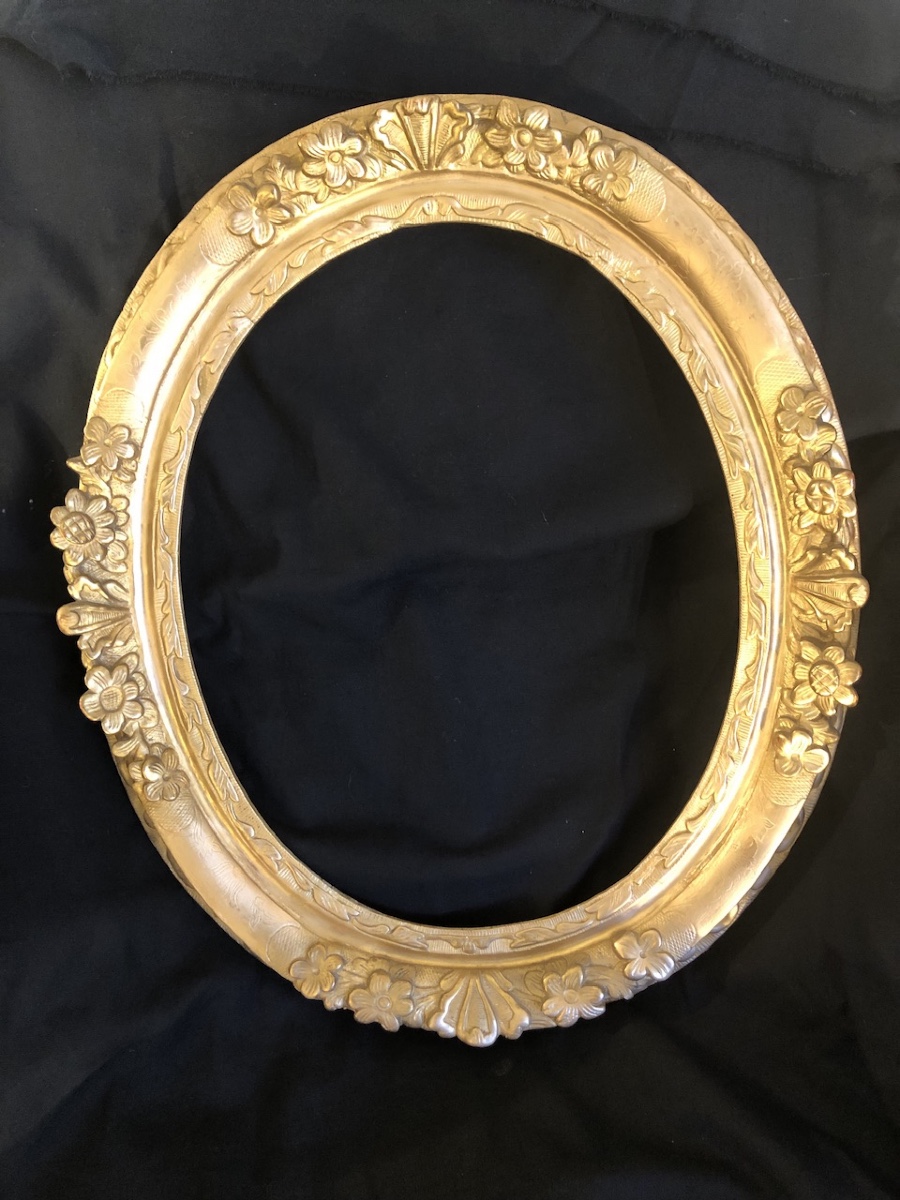 Oval Frame In Carved And Gilded Wood, 19th Century 