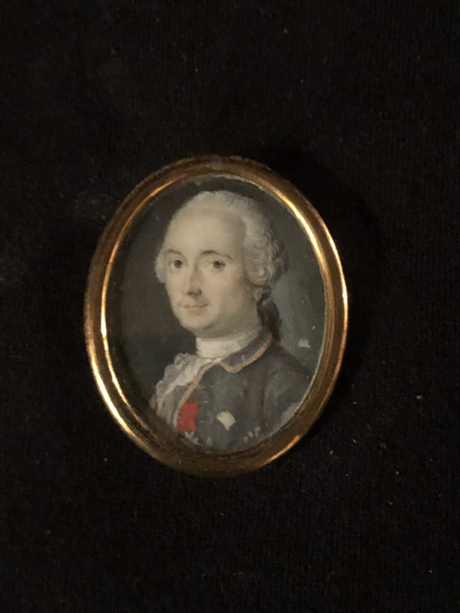 École Française du XVIII eme : Portrait en buste d’un homme de qualité en miniature -photo-4