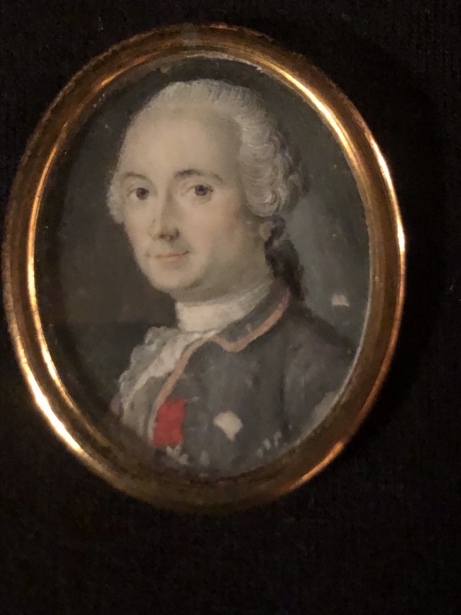 École Française du XVIII eme : Portrait en buste d’un homme de qualité en miniature 